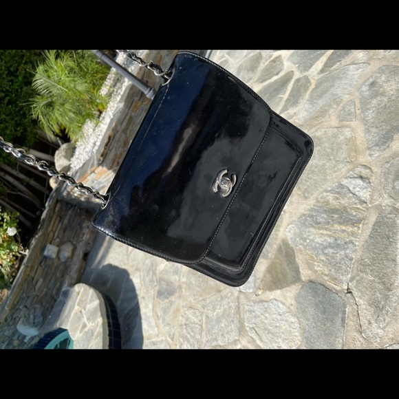 CHANEL Vintage Patent Leather Flap CC Bag AUTHENTIC in great condition! - Picture 11 of 16